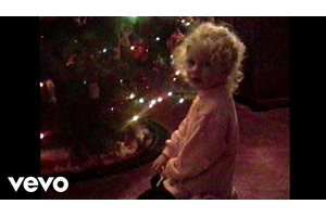 テイラー スウィフト クリスマス ソング Christmas Tree Farm のミュージックビデオ公開 Amass