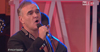 モリッシーがイタリアTV番組『Gazebo』に出演しパフォーマンスを披露