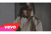 シーア（Sia）が日本の空手少女・高野万優をフィーチャーした「Alive」ミュージックビデオの舞台裏映像を公開
