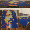 725個のルービックキューブを使って描いたデイヴ・グロールの肖像画が話題に