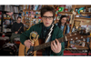 ウィーザーが米ラジオ番組『Tiny Desk Concert』でパフォーマンスを披露