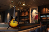 ギブソンとミュージシャンが紡ぐ歴史と世界観を体感できる『Gibson Bar』が「Lady Blue」に出現