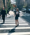 ある若い女性　ニューヨークの横断歩道で写真を撮影　後で確認するとすぐそばをポール・マッカートニーが歩いていた