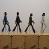ビートルズ『Abbey Road』　4人が並んで横断歩道を歩いている姿を機械人形化　映像が話題に