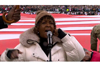 アニタ・ベイカー　NFCチャンピオンシップゲームの試合前セレモニーでアメリカ国歌を歌唱