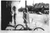 1947年　ある女性が現像に出すフィルムが1枚残っていたので店の外にいた少年を撮影　12歳のエルヴィス・プレスリーだった