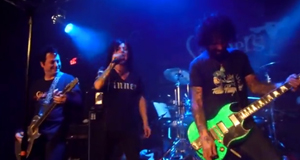 L.A.ガンズのフィル・ルイスとトレイシー・ガンズが最新ライヴで共演パフォーマンスを披露 amass