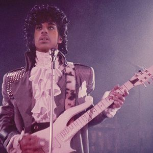 映画『パープル・レイン』に登場した白いクラウド・ギター プリンス