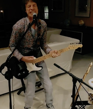 ミック・ジャガー、新曲？のパフォーマンス映像を公開 - amass