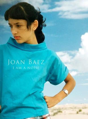 ジョーン・バエズの最新ドキュメンタリー映画『Joan Baez I Am A Noise』からライヴ映像公開 - amass