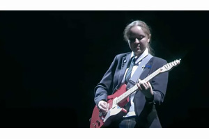 ニュージーランドの学生100人がレッド・ツェッペリン「Stairway