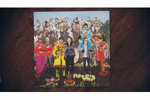 “ビートルズ vs ローリング・ストーンズ” アルバムカヴァーのキャラクターたちがバンドバトルを繰り広げるアニメ映像が話題に amass