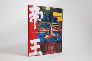 マイルス・デイヴィスの画集に新規制作された特別付録ブックレットを