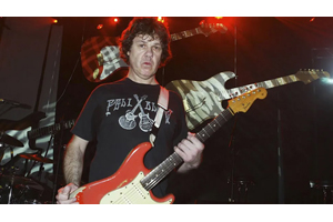 ゲイリー・ムーアの象徴的な赤いフェンダーストラトキャスター 5210万