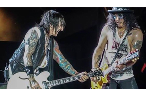 ガンズ・アンド・ローゼズでイジー・ストラドリンが担っていたパートを