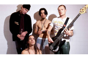 デイヴ・ナヴァロ レッド・ホット・チリ・ペッパーズ時代を回想 「本物