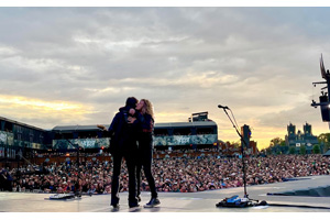 デイヴィッド・カヴァデールの引退を受け、スティーヴ・ヴァイが声明