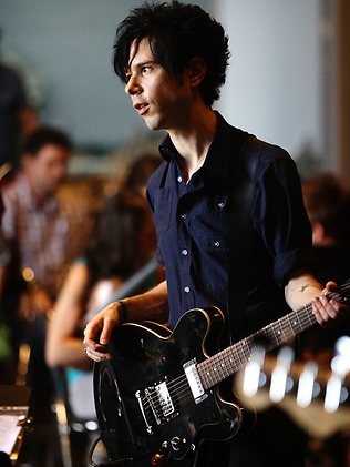 Nick Zinner - 41 Strings