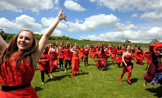 300 Kate Bush lookalikes break record in Brighton park