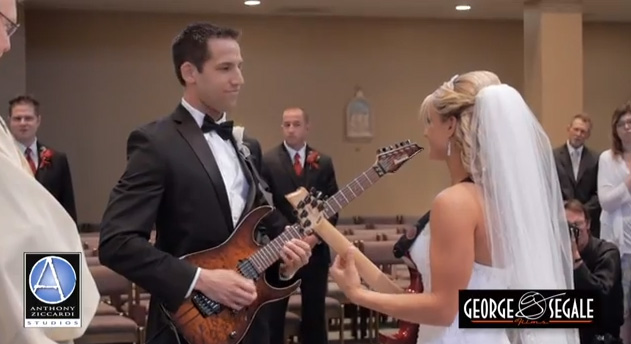 花婿と花嫁がギター デュエットを演じるギター結婚式の映像がyoutubeで話題に Amass