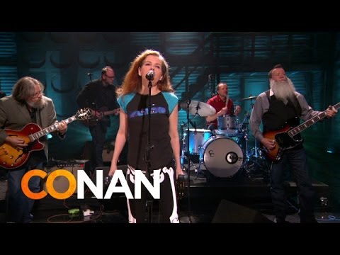 Neko Case featuring Calexico