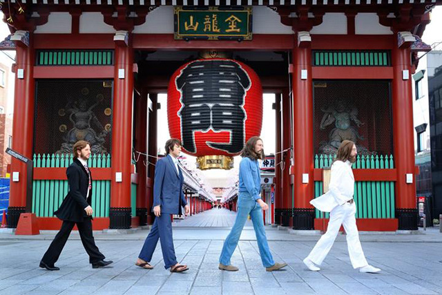「THE BEATLES」等身大フィギュア - 浅草寺