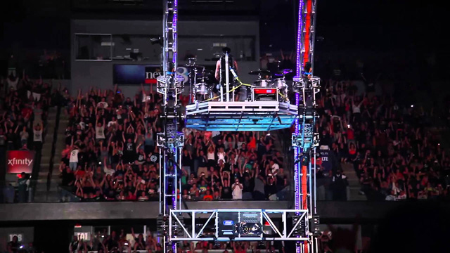 Tommy Lee - Crüecifly LIVE