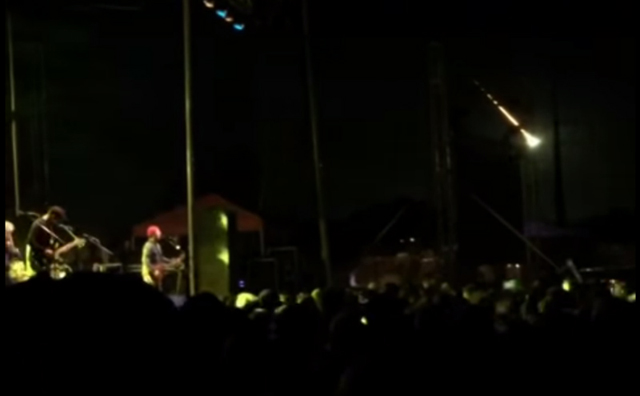 Meteor Shooting Star Caught on Video Austin Texas Nov 8 2014 Modest Mouse