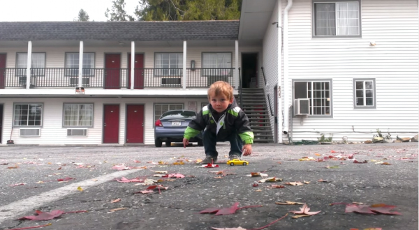 Tegan 2-Year old dancing to Dubstep