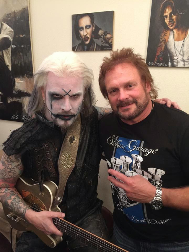 元ヴァン・ヘイレンのマイケル・アンソニーがジョン5の最新ライヴに客演、ヴァン・ヘイレン楽曲を披露 amass