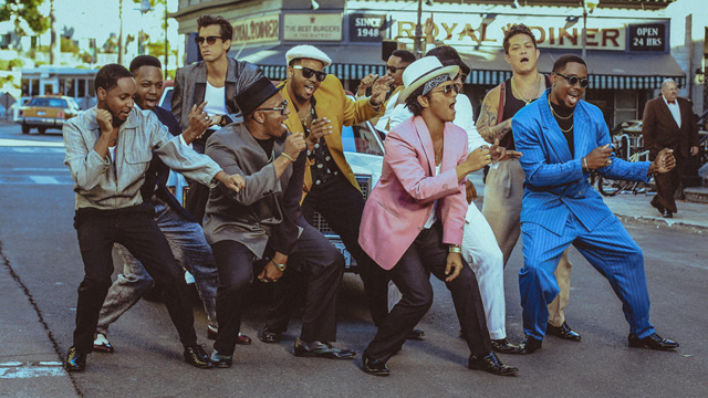 マーク ロンソン ブルーノ マーズ Uptown Funk のミュージック ビデオから音楽を消して代わりに効果音等をつけたら Amass