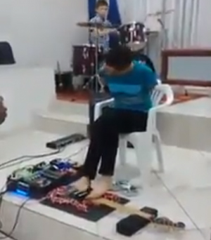 Armless Guitarist Shreds with His Feet