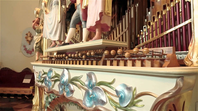 Bohemian Rhapsody Played by 100+ year old fairground organ
