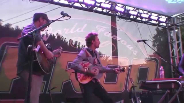 Coldplay - Don't Panic (Live at a back yard barbeque, 23 July 2008)