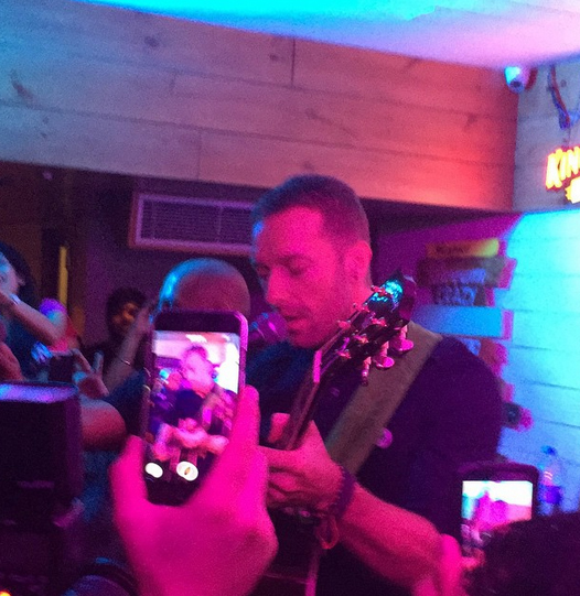Chris Martin Performed At A Bar In Delhi