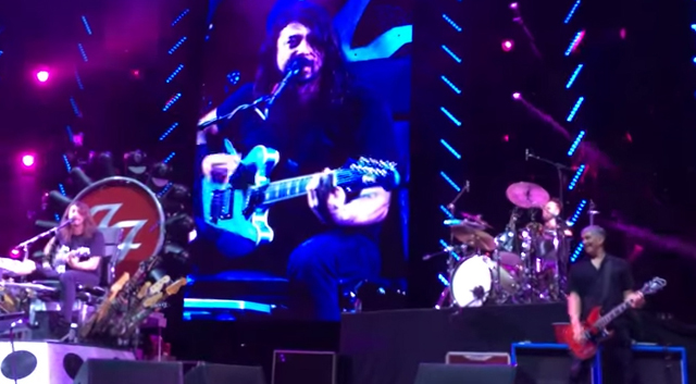 Foo Fighters lets Fan Play Drums