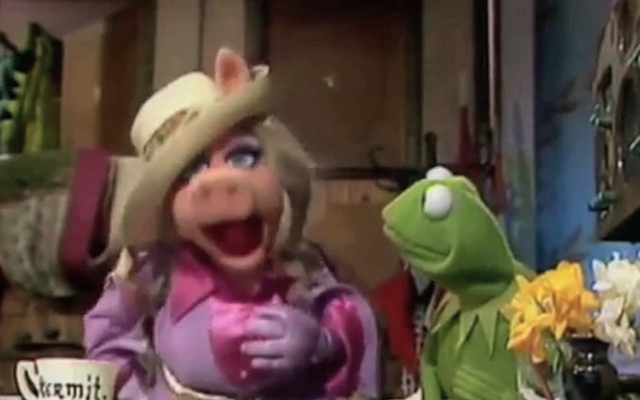 Miss Piggy Sings Rihanna's 