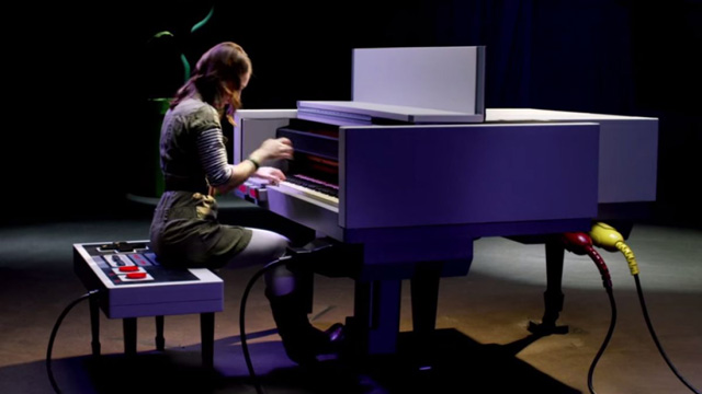 スーパーマリオブラザーズ メドレーをnes 海外版ファミコン 型のピアノで演奏する女性ピアニストのパフォーマンス映像が話題に Amass