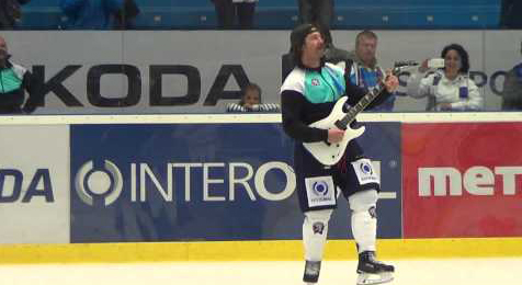 Guitar-Toting Hockey Player Cover Tom Petty on Ice