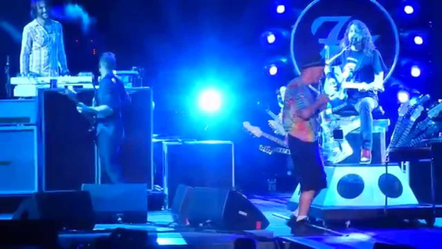 Foo Fighters with Dancing Fan