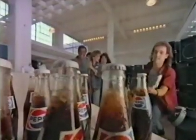 Pepsi Commercial from 1985 (Vinnie Moore)
