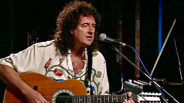 Brian May 12 string acoustic guitar performance