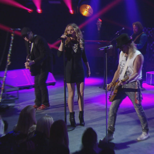 Cheap Trick and Jennifer Nettles