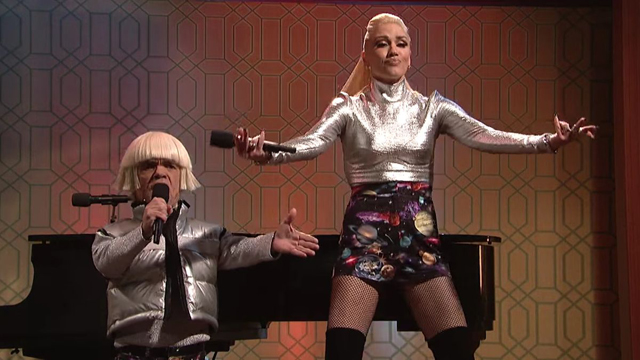 Saturday Night Live: Peter Dinklage, Gwen Stefani sing about space pants