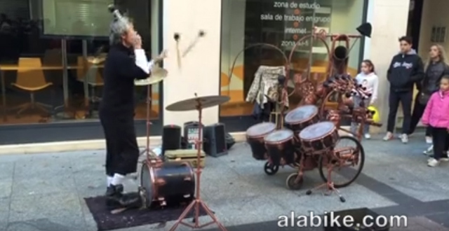 Street Drummer Play By THROWING Drumsticks On Beat