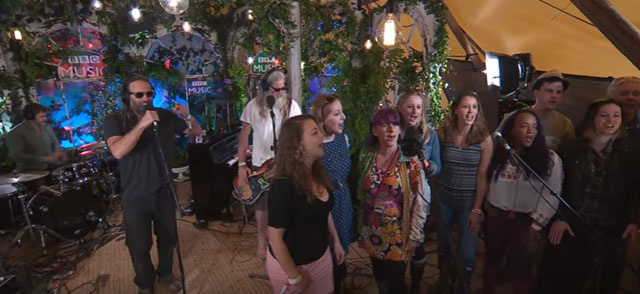 Reef & The NHS Choir