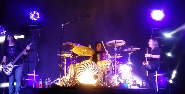 Fan plays drums with Alice In Chains