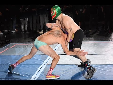Red Hot Chili Peppers - Flea Wrestling before concert in Frankfurt 19.11.2016