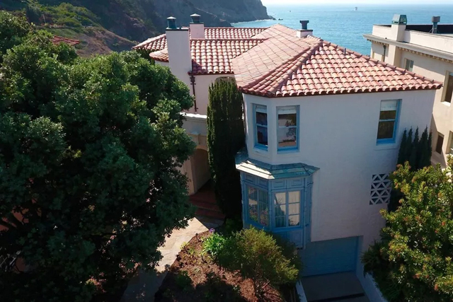 Metallica Kirk Hammett Selling Sea Cliff Estate for $16 Million