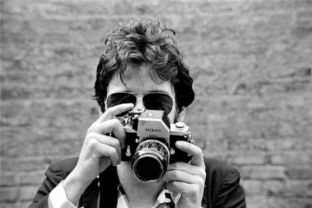 ニコンFカメラを構える有名人の写真31枚をビンテージ写真サイトが特集 
